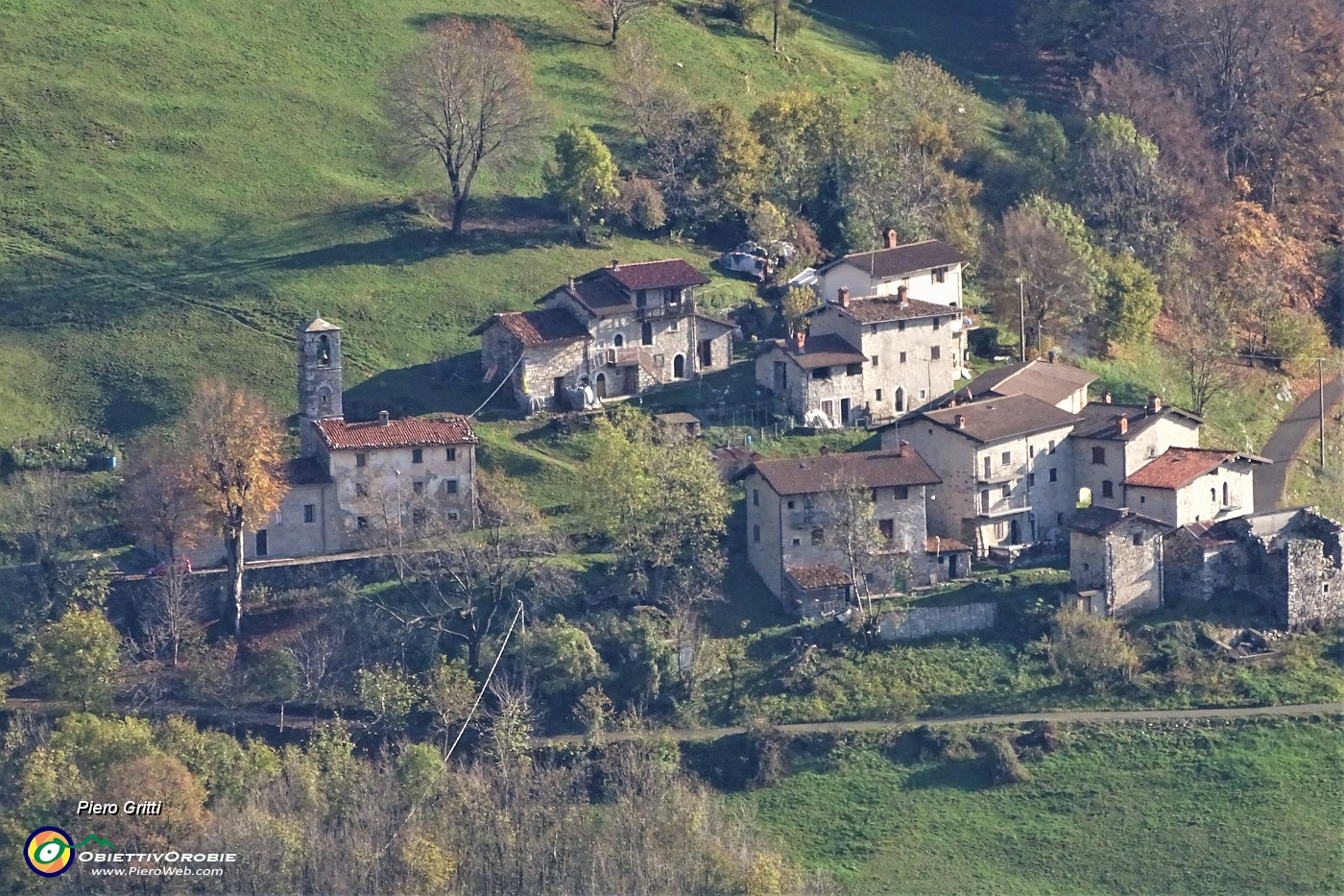 13 Zoom sul piccolo paesello di Cespedosio.JPG